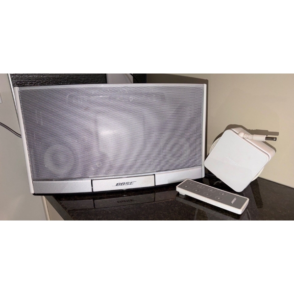 Bose Sound Dock Portable Digital Music System w/ Remote