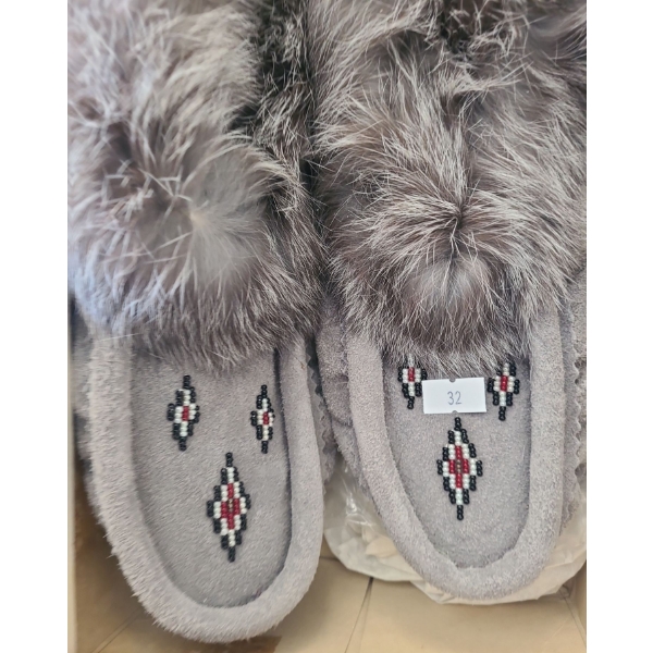 Moccasins w/ Bead Detail and Fur Trim: Size- Women's 10, Men's 8