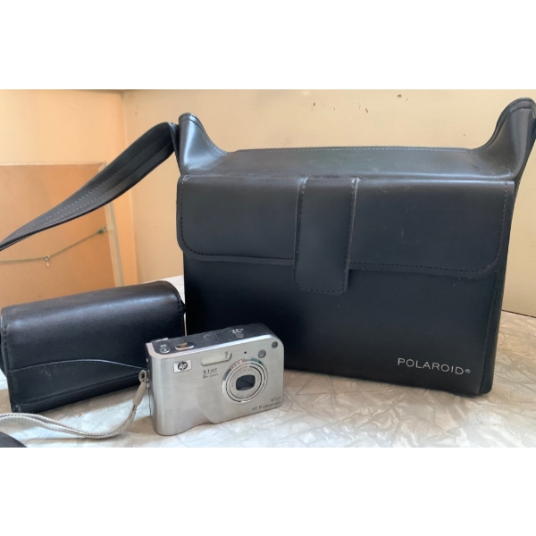 HP PhotoSmart R707 w/ Case 