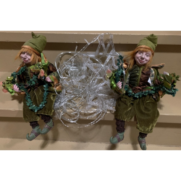 Shelf Elves 15 T also Includes a Strand of Star Holiday Lights 