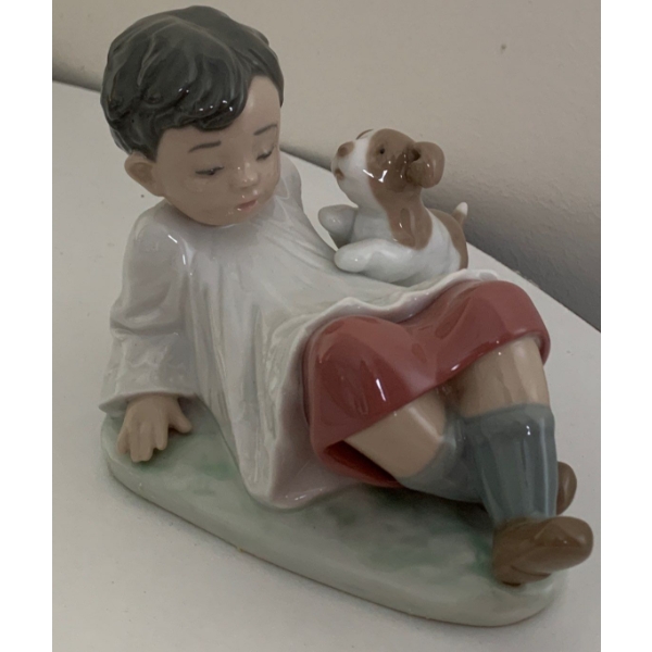 LLADRO Choir Boy on Break w/ Little Friend  -  5L  