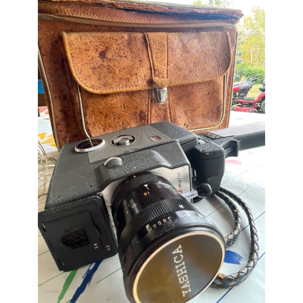  Yashuca -U handheld 8mm video recorder with vintage leather case
