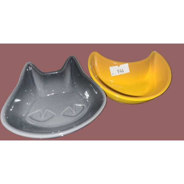 Le Creuset Cat and Moon Halloween Mini Bowls- Cat: 4 L, 3 W