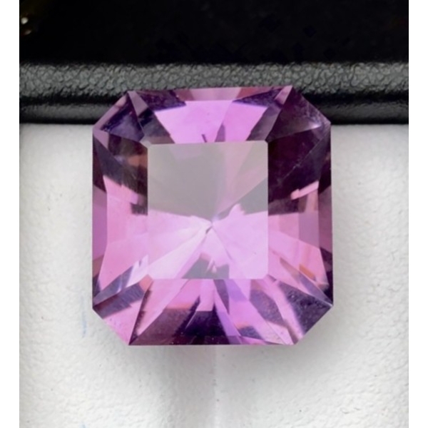 23.7 ct Certified Amethyst gemstone ($3,555 Appraisal)