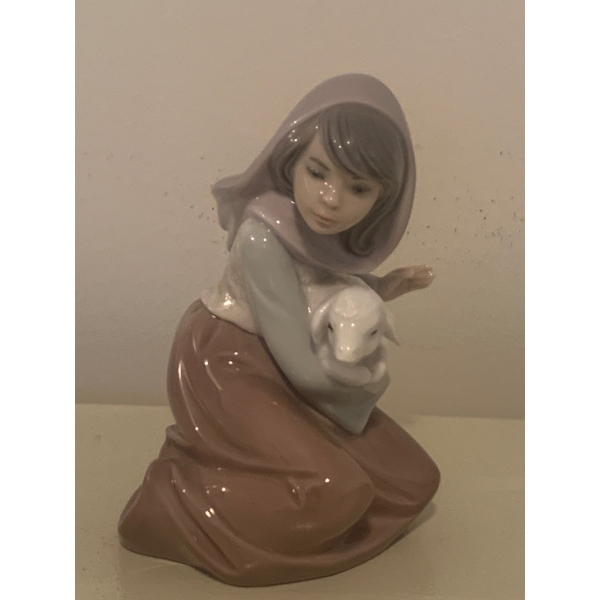 LLADRO Porcelain Lost Lamb Figurine 5T 
