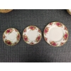 Image 3 : Royal Albert Old Country Roses Bone China Plate Set, 39 Pieces