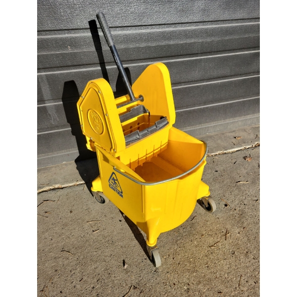 Mop Bucket With Wringer