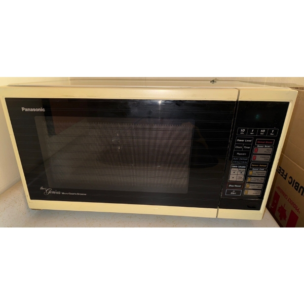 Vintage Panasonic Microwave w/Micro Quartz Browner