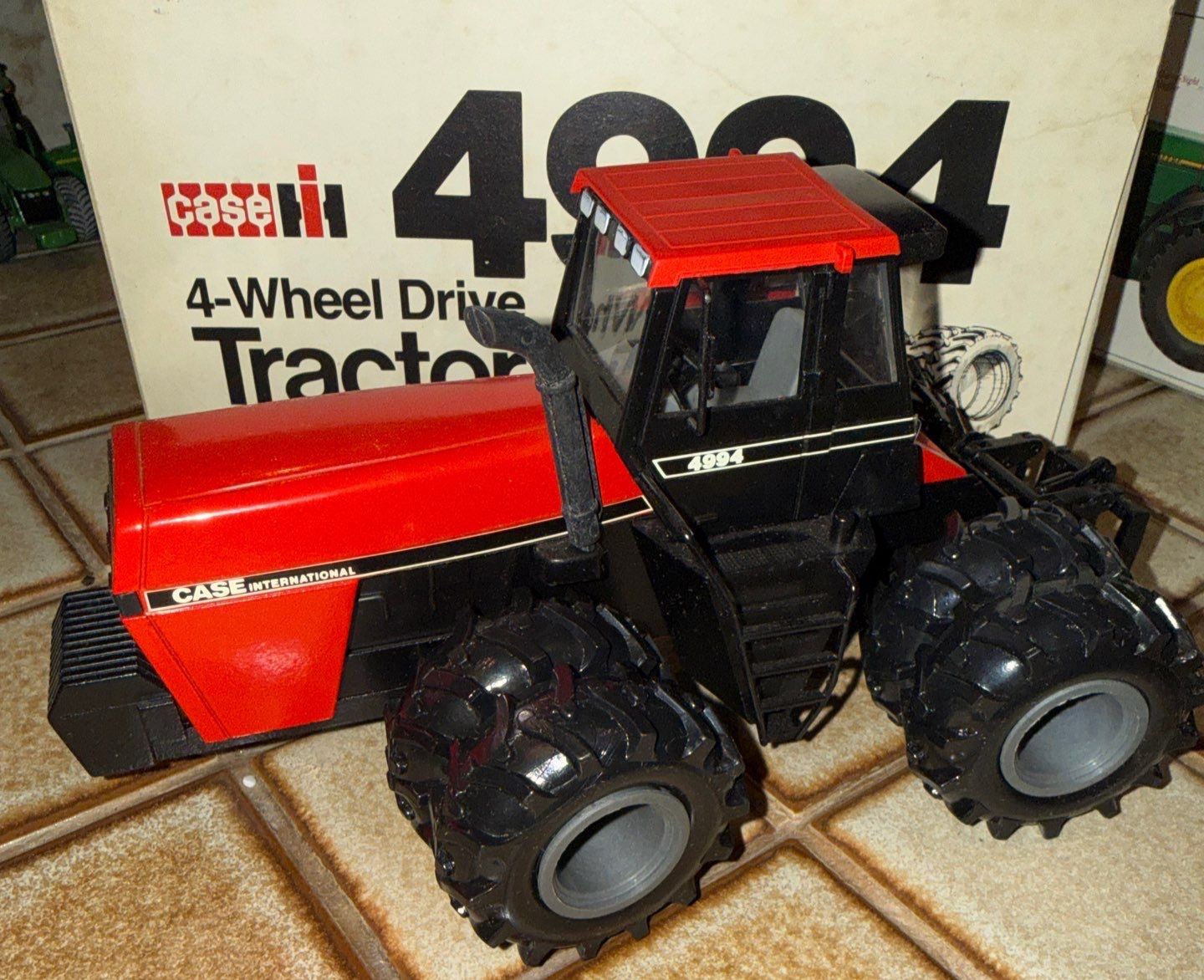 Case Die-Cast 4994 4-Wheel Drive Tractor 1:35 Scale Model