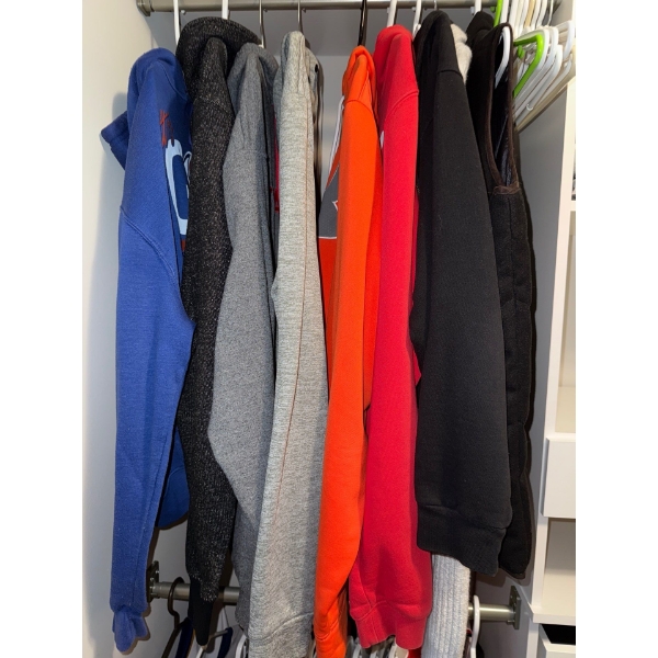Assortment Of Men's Hoodies ++ Vest (Size M-L)