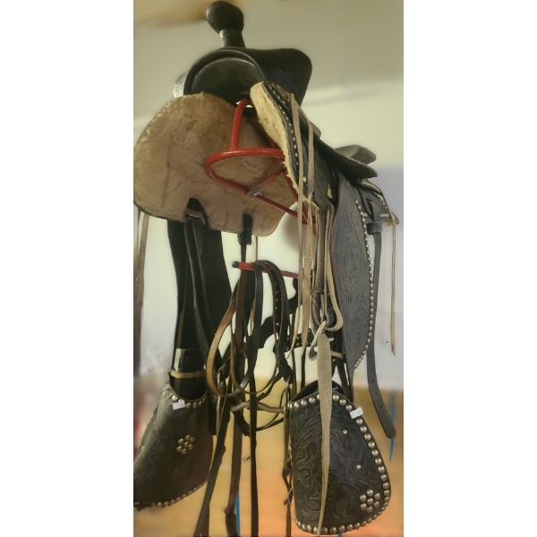Western Saddle w/ Stirrups 