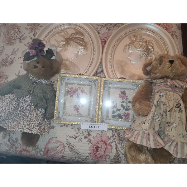 Pair of Oval Plaster Plaque 12 1/2 w 15 1/h, Teddy Bears & Small Floral Wall Decor 6 1/2 w 7 1/2 h