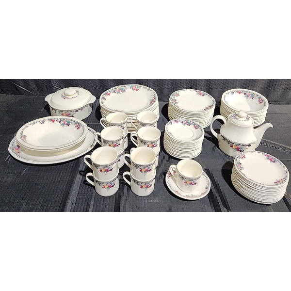 Royal Doulton Autumn's Glory Fine China Dinnerware Set