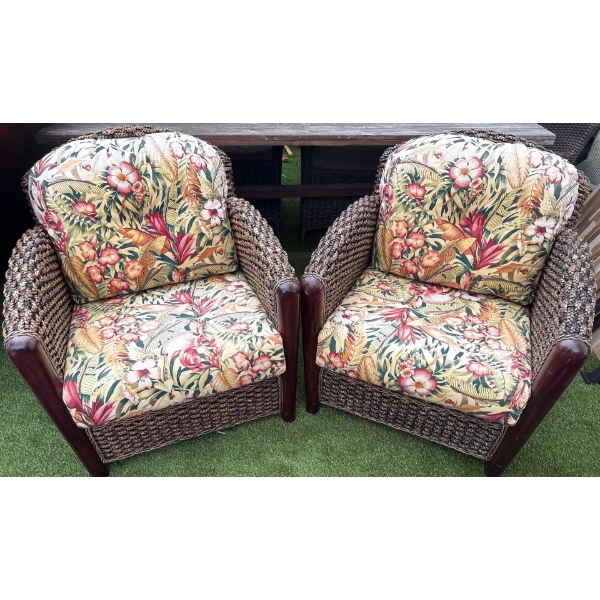 Stunning Outdoor Wicker w/ Upholstery Luxury Patio Chairs 31Tall