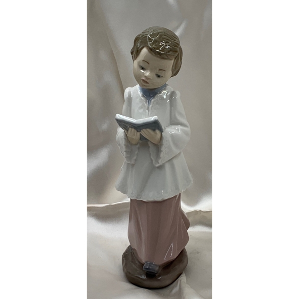 LLADRO Porcelain NOA Series 'Praying Alter Boy' 9T