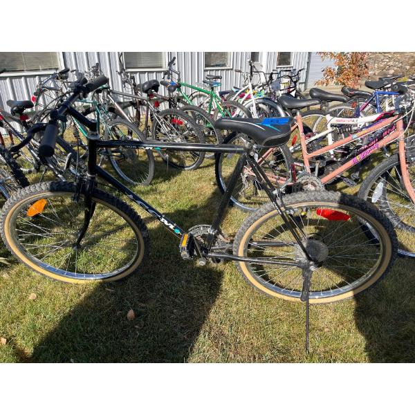 CCM mountain bike 21 speed with new brake pads