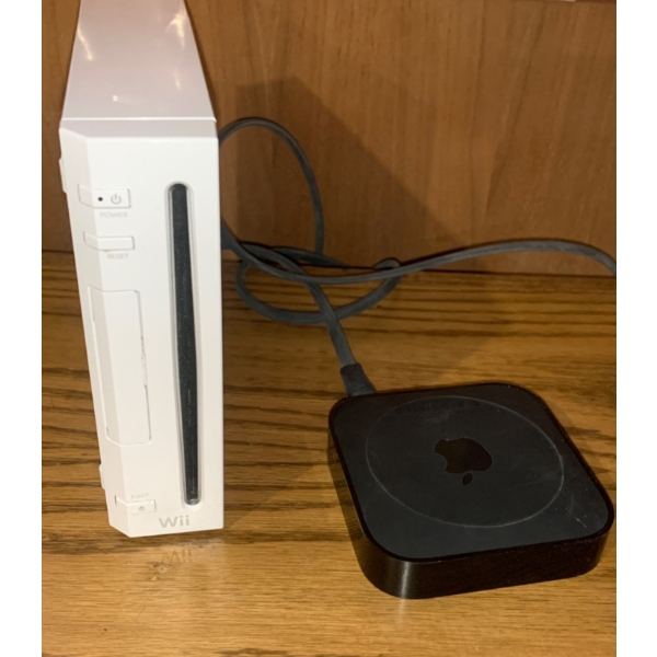 WII Gaming Console RVL-001 (no cords) w/ Apple TV (no remote) 