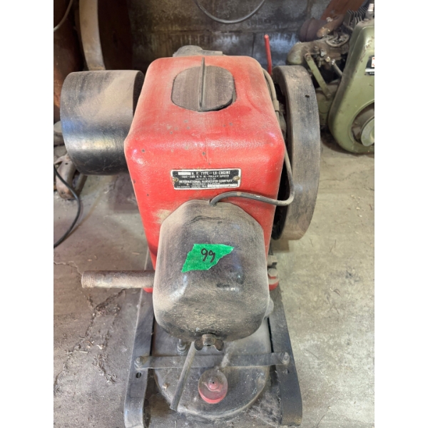 Vintage International Harvester Running condition HP Type LB 300-500RPM Red and Black NoLBA104687