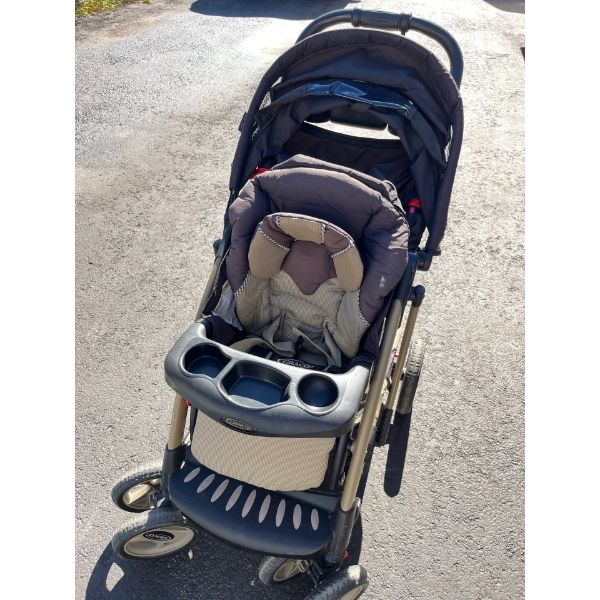 brand new Grayco stroller with cupholders fold the bowl storage basket on the bottom