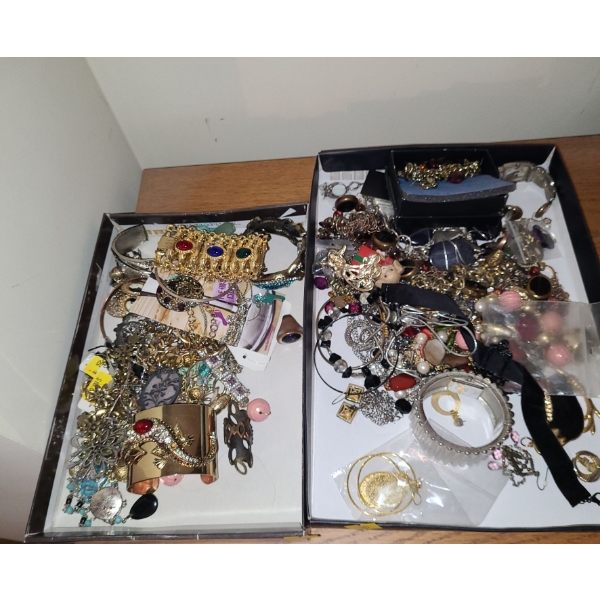 Costume Jewelry (7): Bracelets, Necklaces, Earrings, Other Pieces