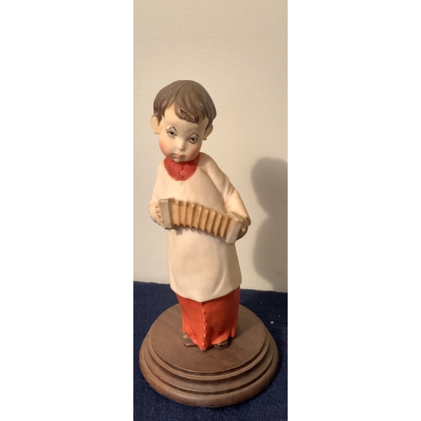 Giuseppe Armani Made in Italy Choir Boy Figurine Accordion - 6T 