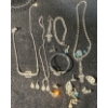 Image 6 : Vintage Jewellery & Purses