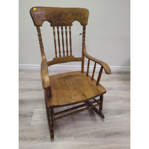 Vintage wooden rocking chair - 20W, 37T, 17D