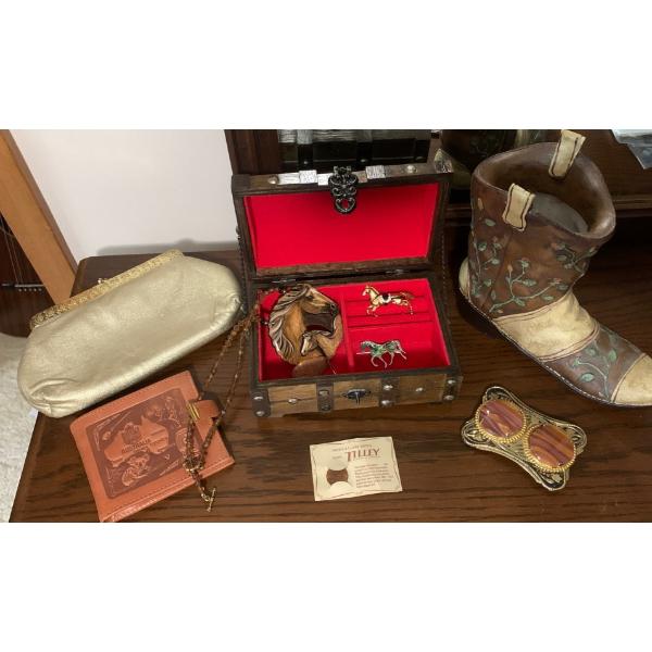 Equestrian Themed Ladies Accessories & Decor 7L