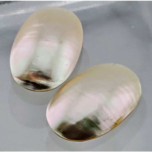 Mabe Pearl (16.2 ct, 22×15 mm)