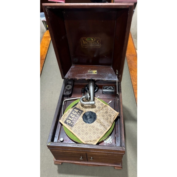 Victor Record Player 320711 - A Top Hinge is Broken  