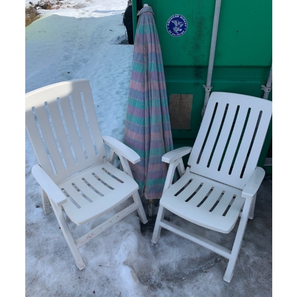 2 Outdoor Folding Chairs w/ Umbrella 