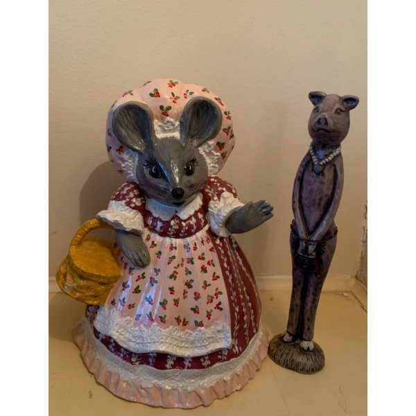 Skinny Pig w/ Lil Miss Muffet Figurines 10T