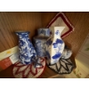 Image 5 : collection of white and blue Asian inspired ceramics and pottery