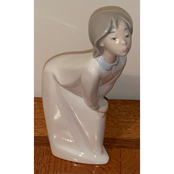  Lladro Porcelain Young Girl at Night 8T	