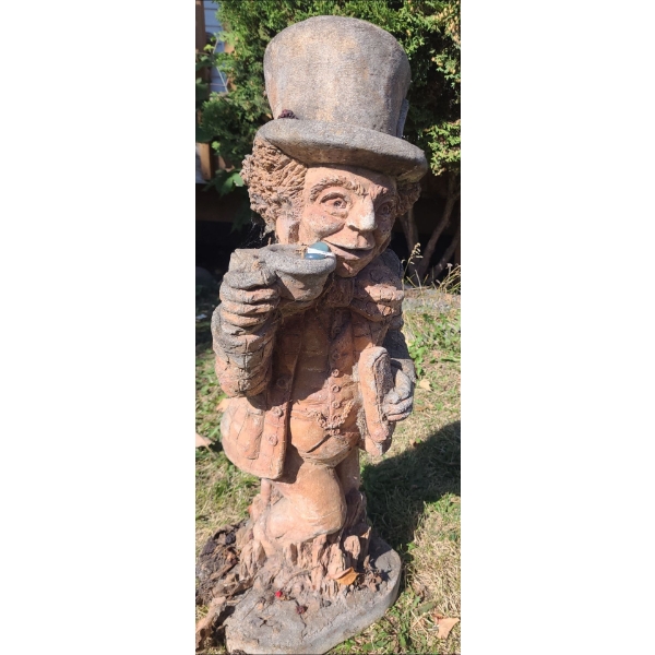 Resin Mad Hatter garden Decor 9 W, 9 D, 27 T