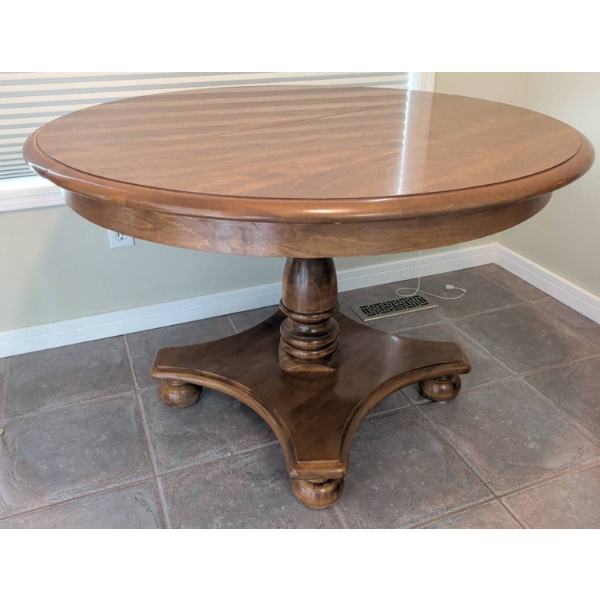 Round Oak Pedestal Dining Table with 2 ExtendersÂ 