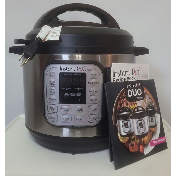 Instant Pot Duo Series 4th Edition w/ mini cook idea booklet