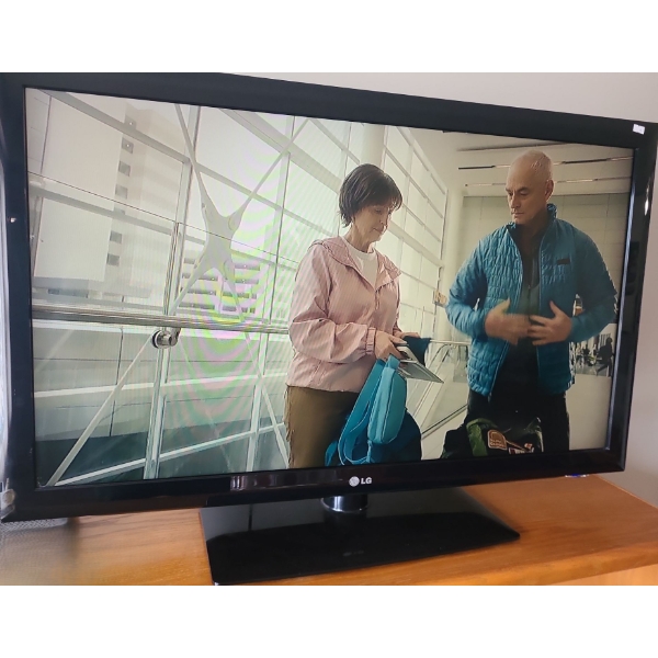 LG TV 42" Model 42 LD 450UA, Remote Included