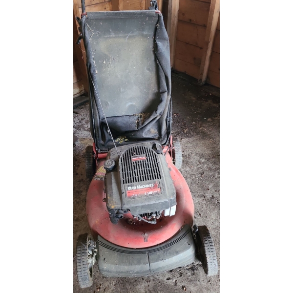Briggs and Stratton Yard Machines 3 in 1 Gas Lawnmower 4.5 HP Model 117-426F552