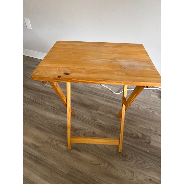 Wooden Collapsing Table (15.5" X 20 X 27.5") 