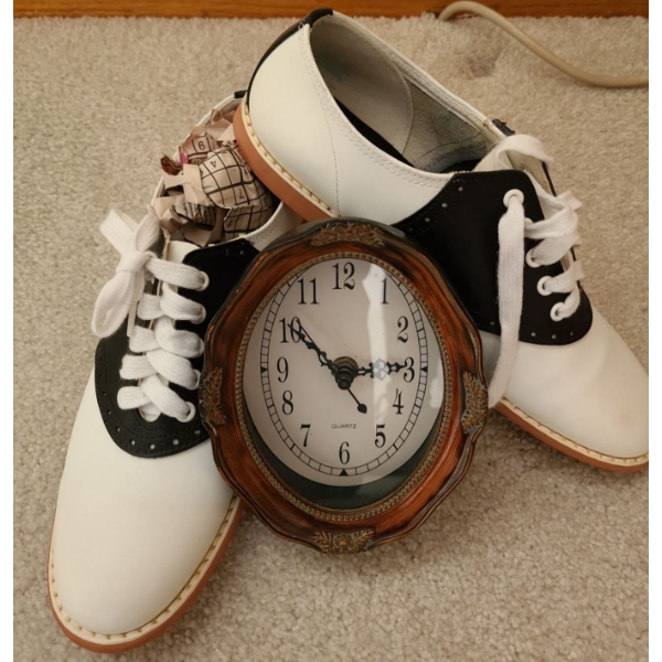 1950s Kinney Saddle Shoes (10.5 Long) w/ Lovely Quartz Clock 