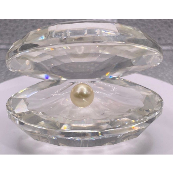 Swarovski Crystal Clam with Pearl 