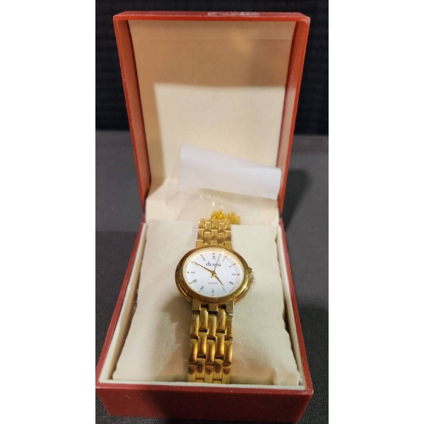 Dumai Gold Toned Quartz Watch with Additional Links
