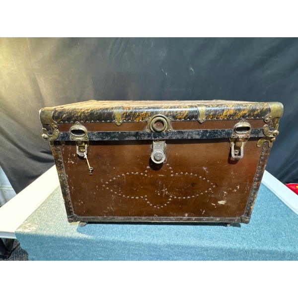 Trunk 34"x20.5"x21"