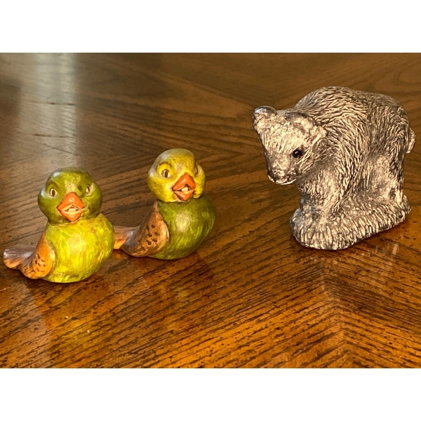 Buffalo Sculpture 2T With Bird Decor