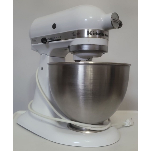 Kitchen Aid Classic Electrical Mixer w/attachments lightly used