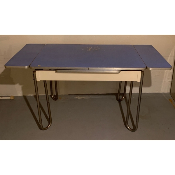 Vintage Table (60W, 30D, 31T)