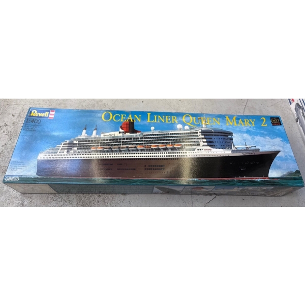 Ocean Liner Queen Mary 2 Ship Model, 1:400 Sc