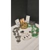 Image 4 : Vintage Jewelry Lot Featuring Necklaces, Earrings, Bracelets, and Decorative Trinket Basket