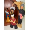 Image 5 : Hand Crafted Nativity Scene - Figures Are Dressed In Traditional Thai Attire 
